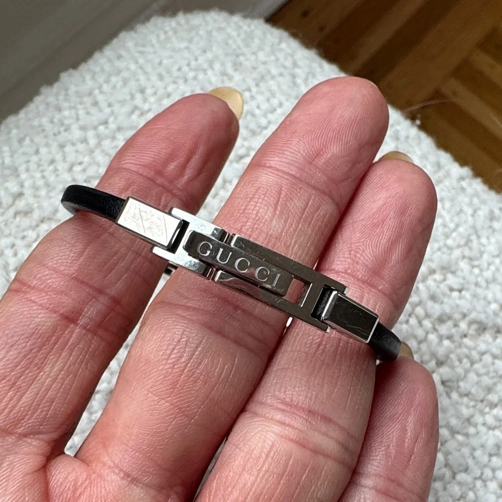 Gucci Black and Silver Square Face Watch - Picture 6 of 7